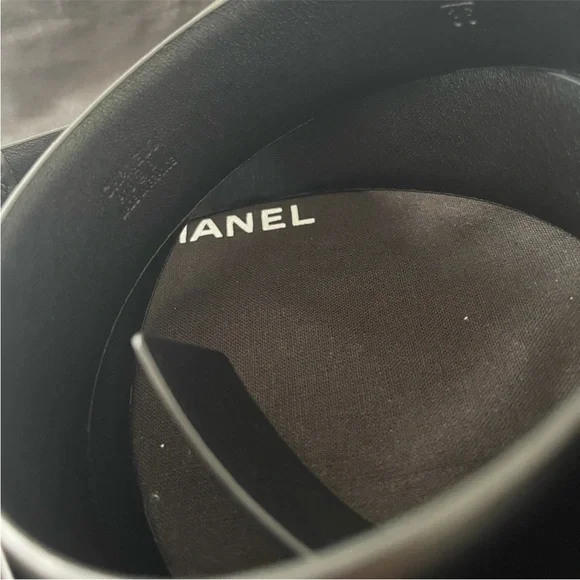 Chanel CC Logo Belt Black Leather Gold Medallion Buckle Size 90/36 Authentic - Picture 16 of 16